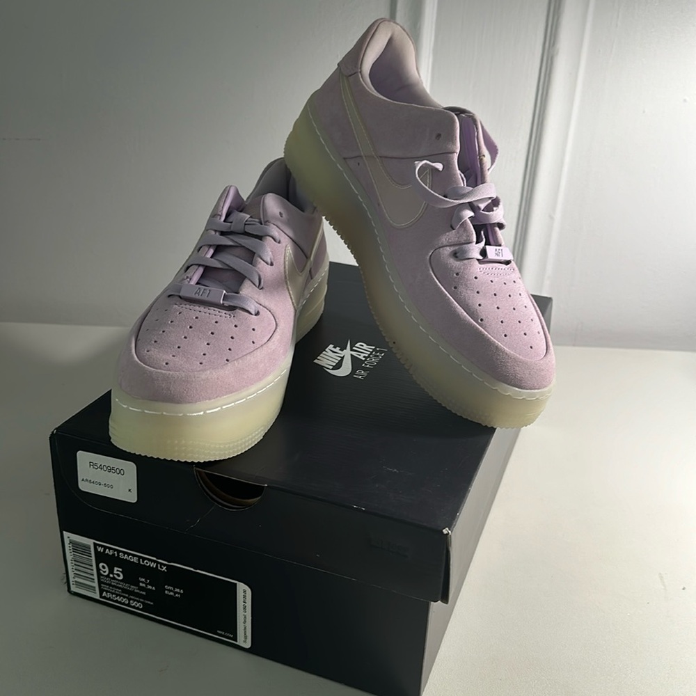Nike Women’s AF1 Air Force 1 Sage Low 9.5 violet mist